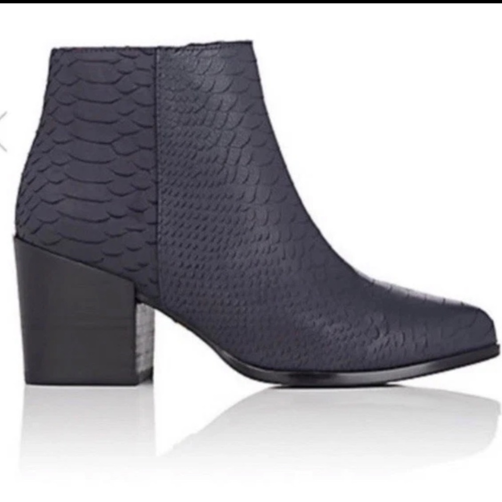 Cecelia New York Snake Print Booties Navy Blue Sz 8.5 B